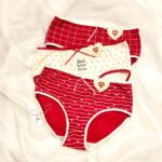 شورت طرحدار کبریتی دنیز رنگ قرمز و سفید